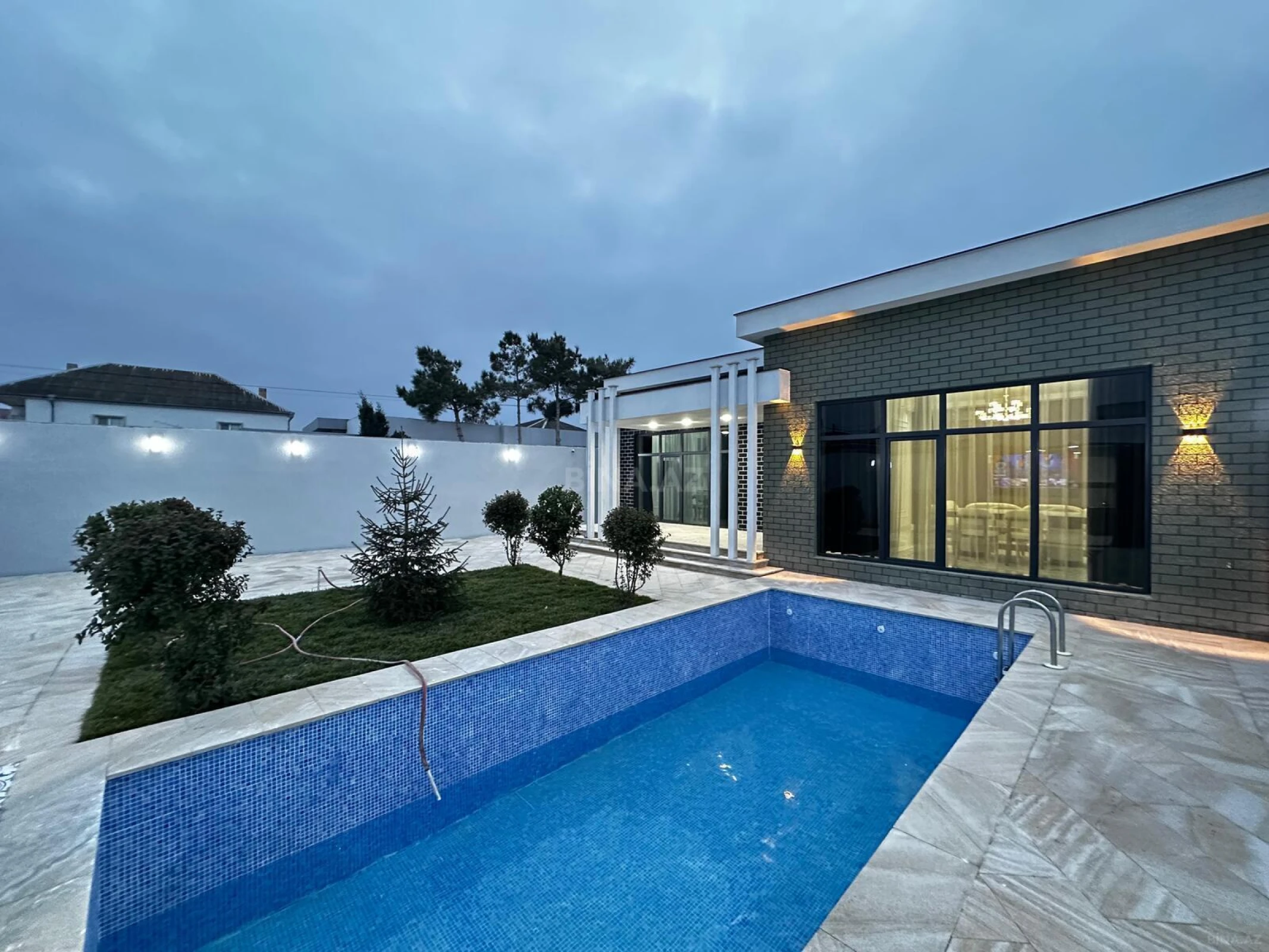 Satılır 4 otaqlı həyət evi 180 m²