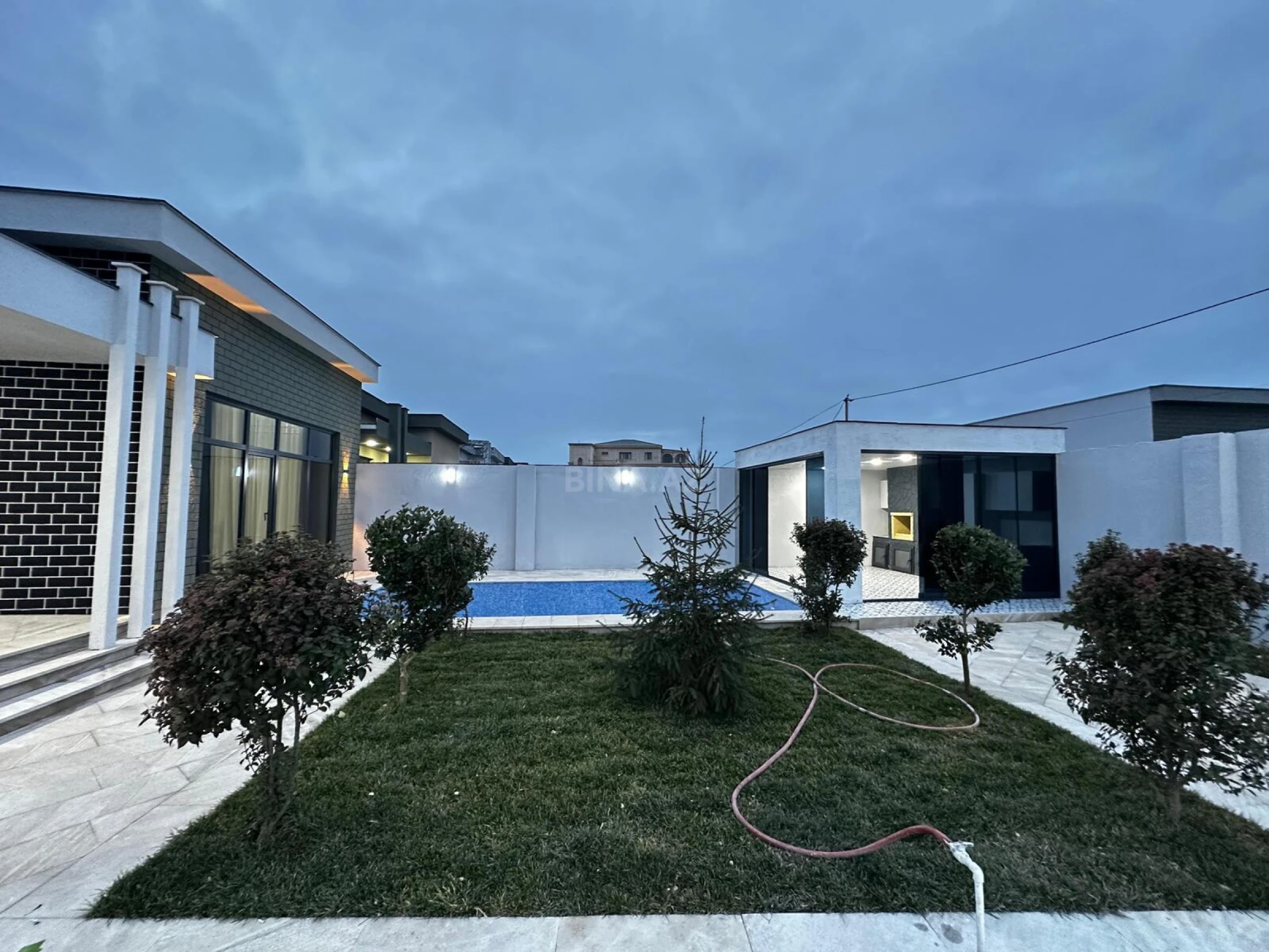 Satılır 4 otaqlı həyət evi 180 m²