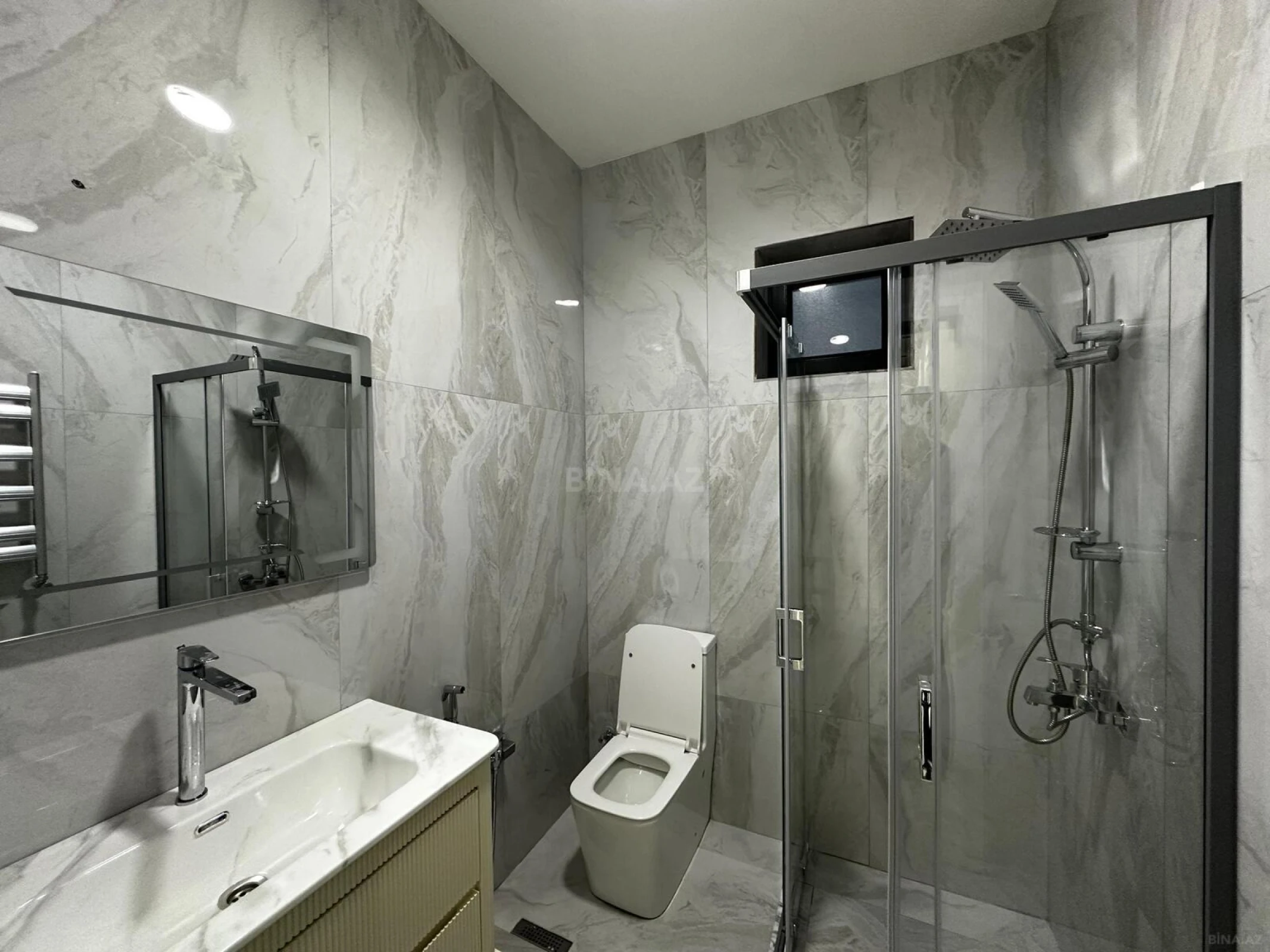 Satılır 4 otaqlı həyət evi 180 m²