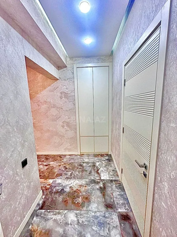 Satılır 2 otaqlı mənzil 107 m²