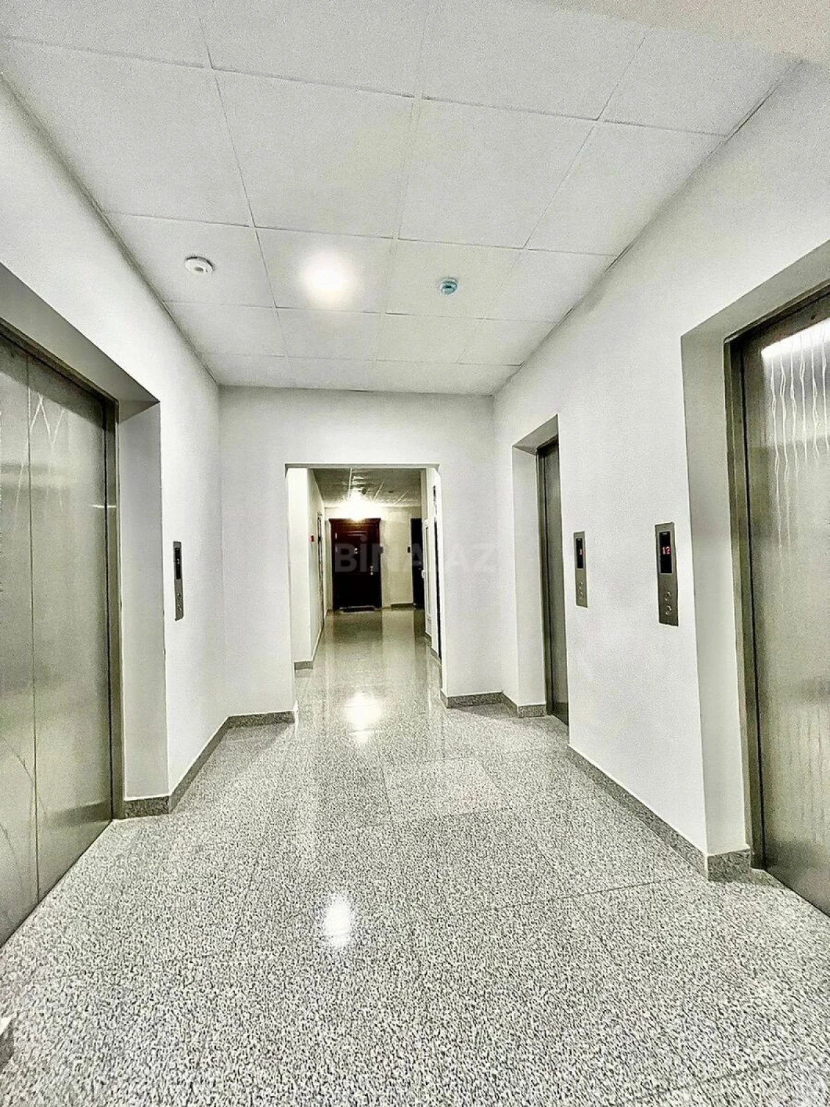 Satılır 2 otaqlı mənzil 107 m²
