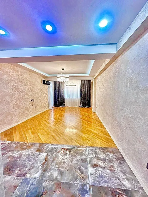 Satılır 2 otaqlı mənzil 107 m²
