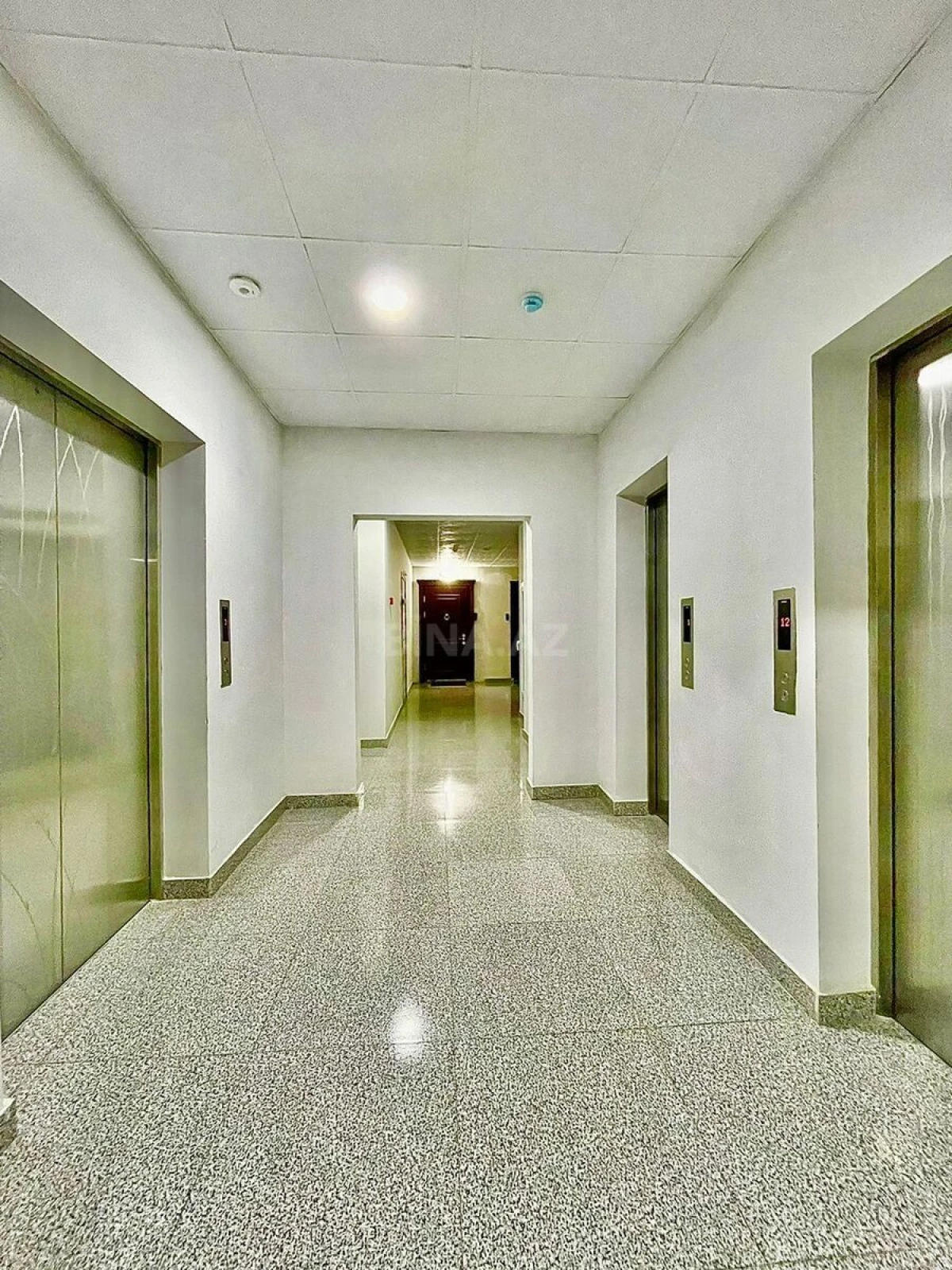 Satılır 2 otaqlı mənzil 107 m²