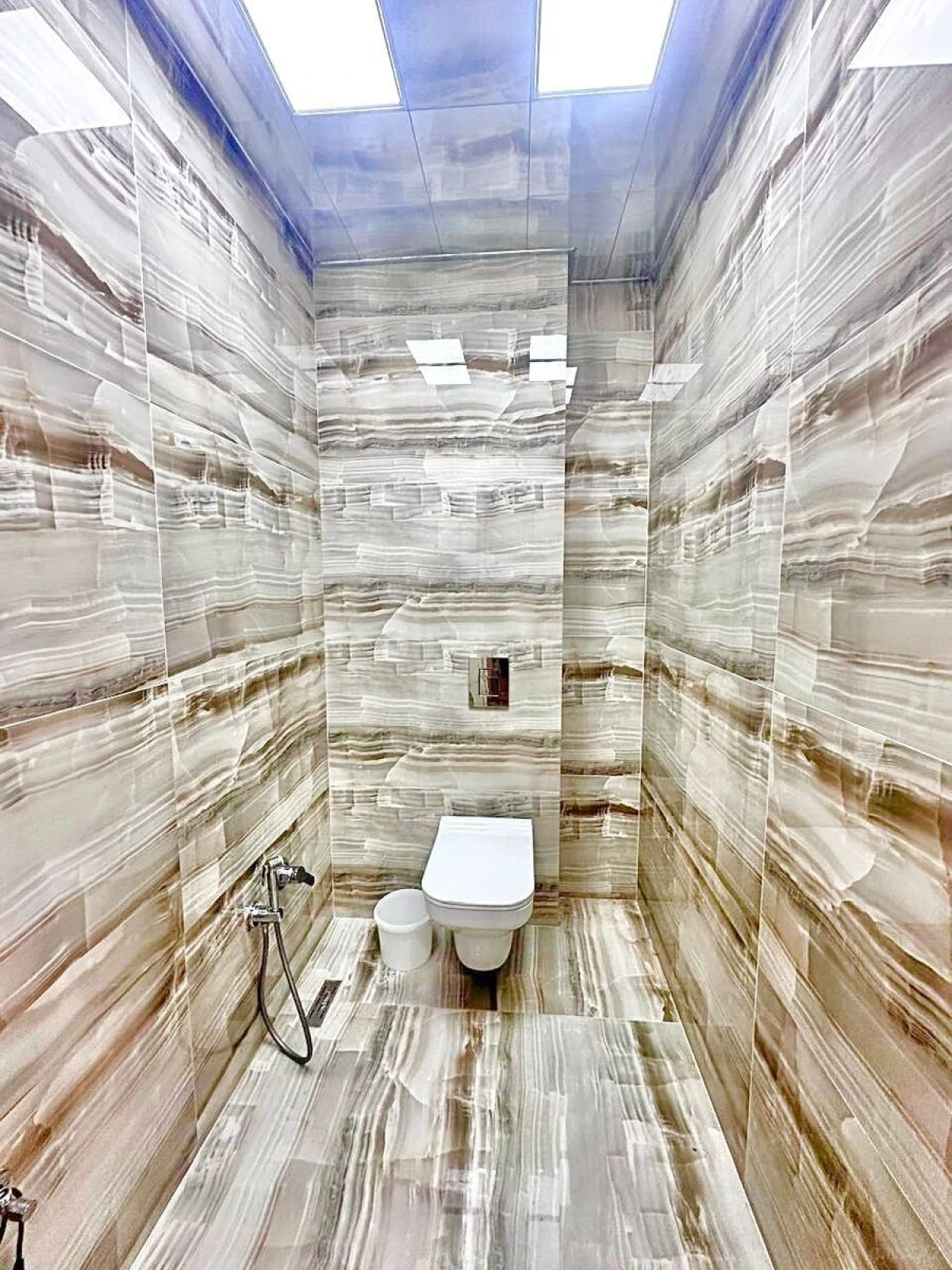 Satılır 2 otaqlı mənzil 107 m²