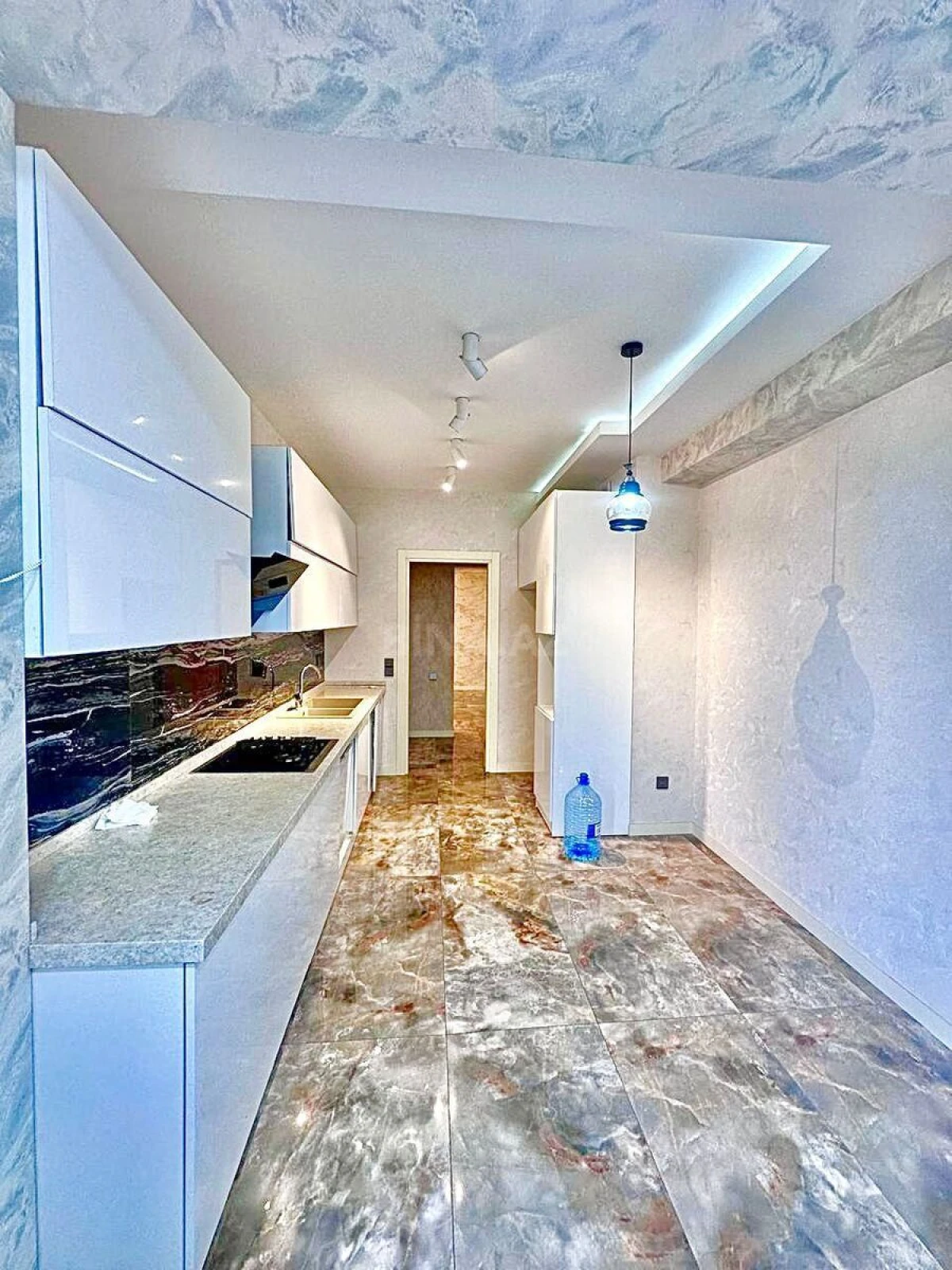 Satılır 2 otaqlı mənzil 107 m²
