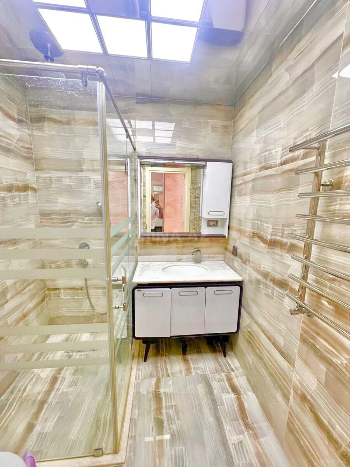 Satılır 2 otaqlı mənzil 107 m²