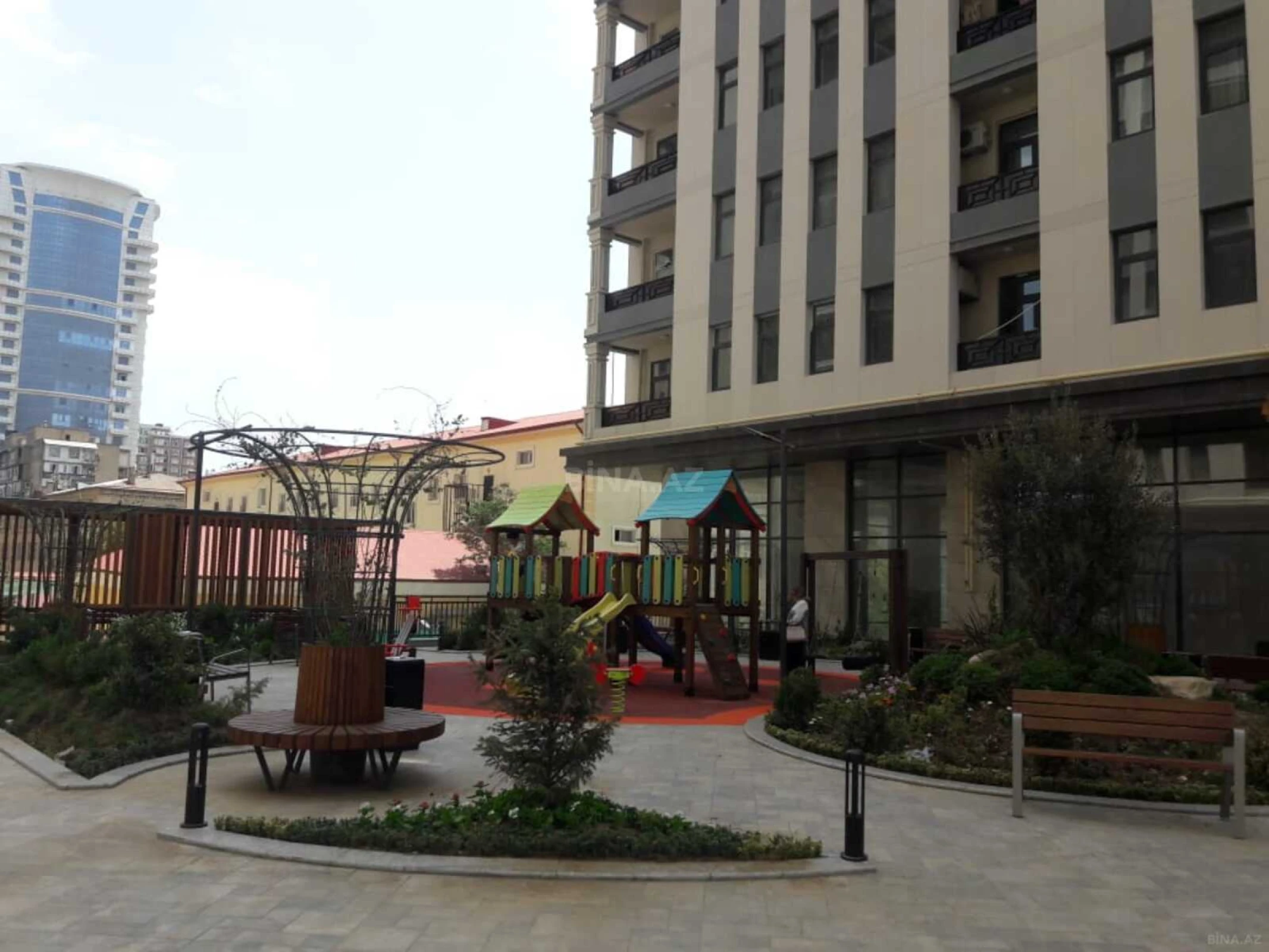 Satılır 3 otaqlı mənzil 114 m²