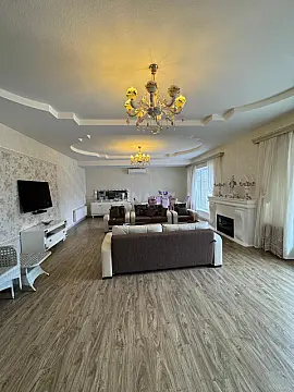 Satılır 5 otaqlı həyət evi 250 m²