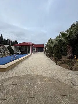 Satılır 5 otaqlı həyət evi 250 m²