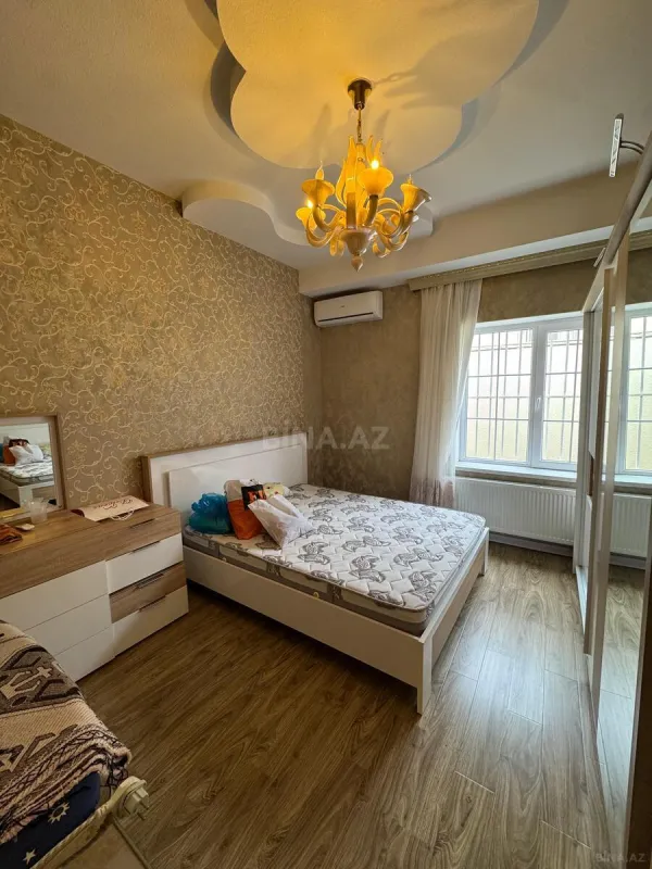 Satılır 5 otaqlı həyət evi 250 m²
