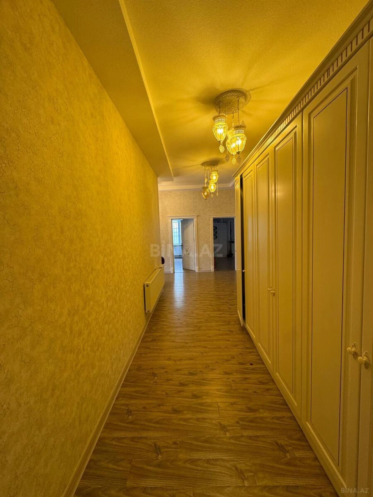 Satılır 5 otaqlı həyət evi 250 m²