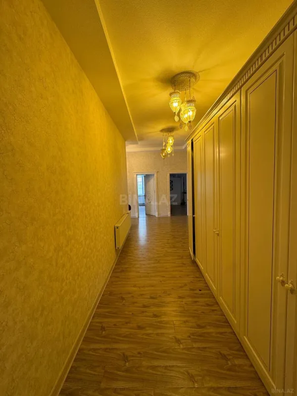 Satılır 5 otaqlı həyət evi 250 m²