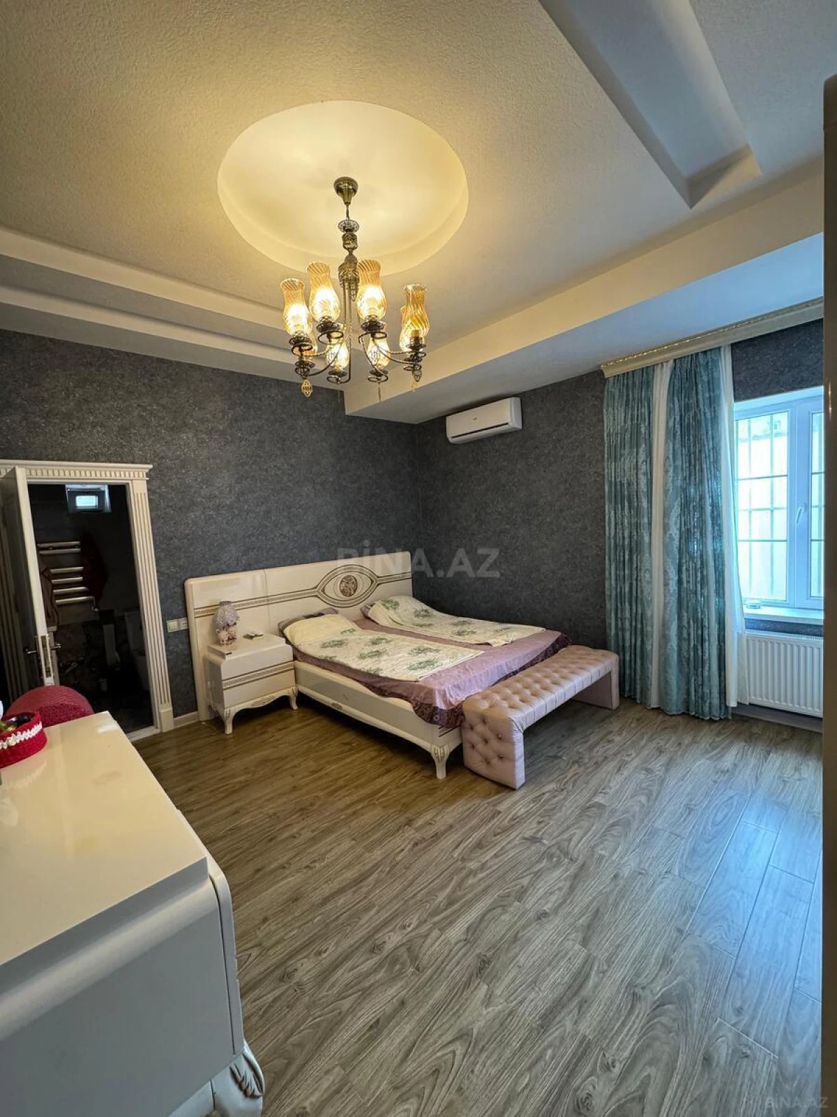 Satılır 5 otaqlı həyət evi 250 m²
