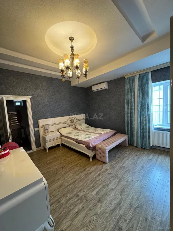 Satılır 5 otaqlı həyət evi 250 m²