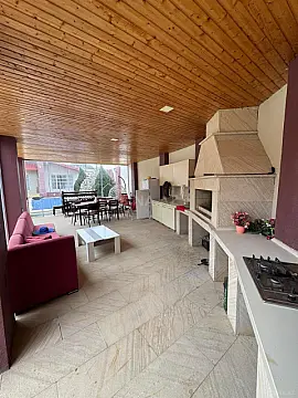 Satılır 5 otaqlı həyət evi 250 m²