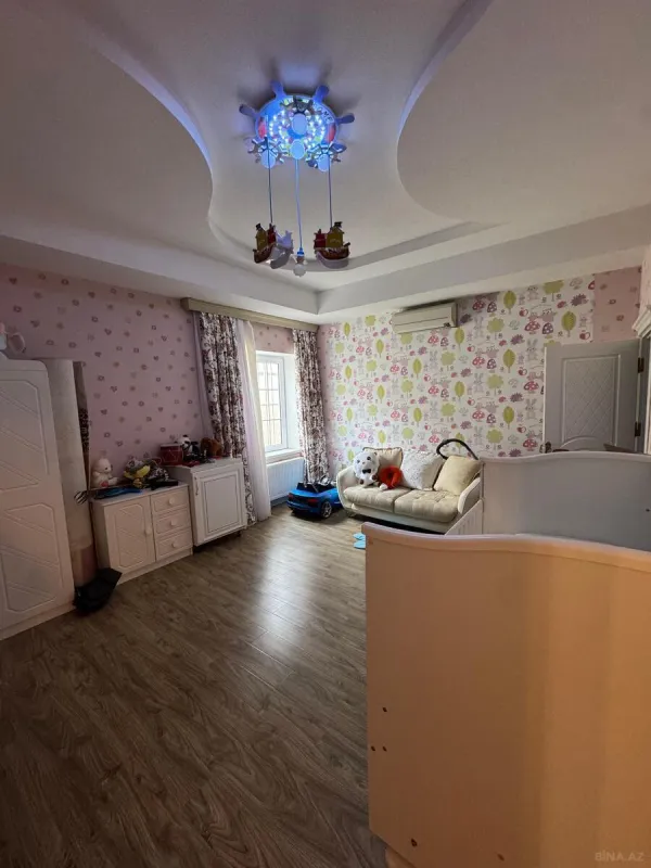 Satılır 5 otaqlı həyət evi 250 m²