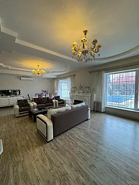 Satılır 5 otaqlı həyət evi 250 m²