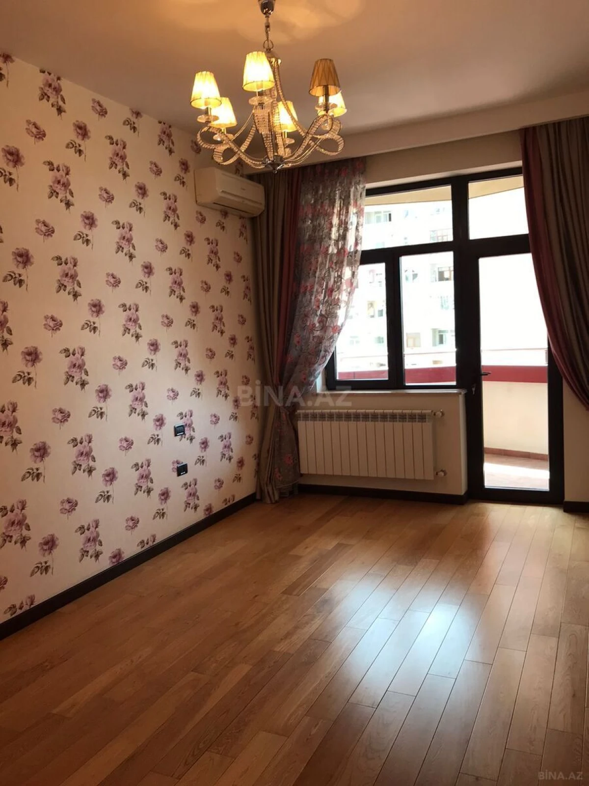 Satılır 3 otaqlı mənzil 127 m²