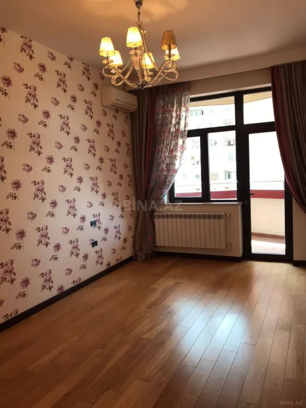 Satılır 3 otaqlı mənzil 127 m²