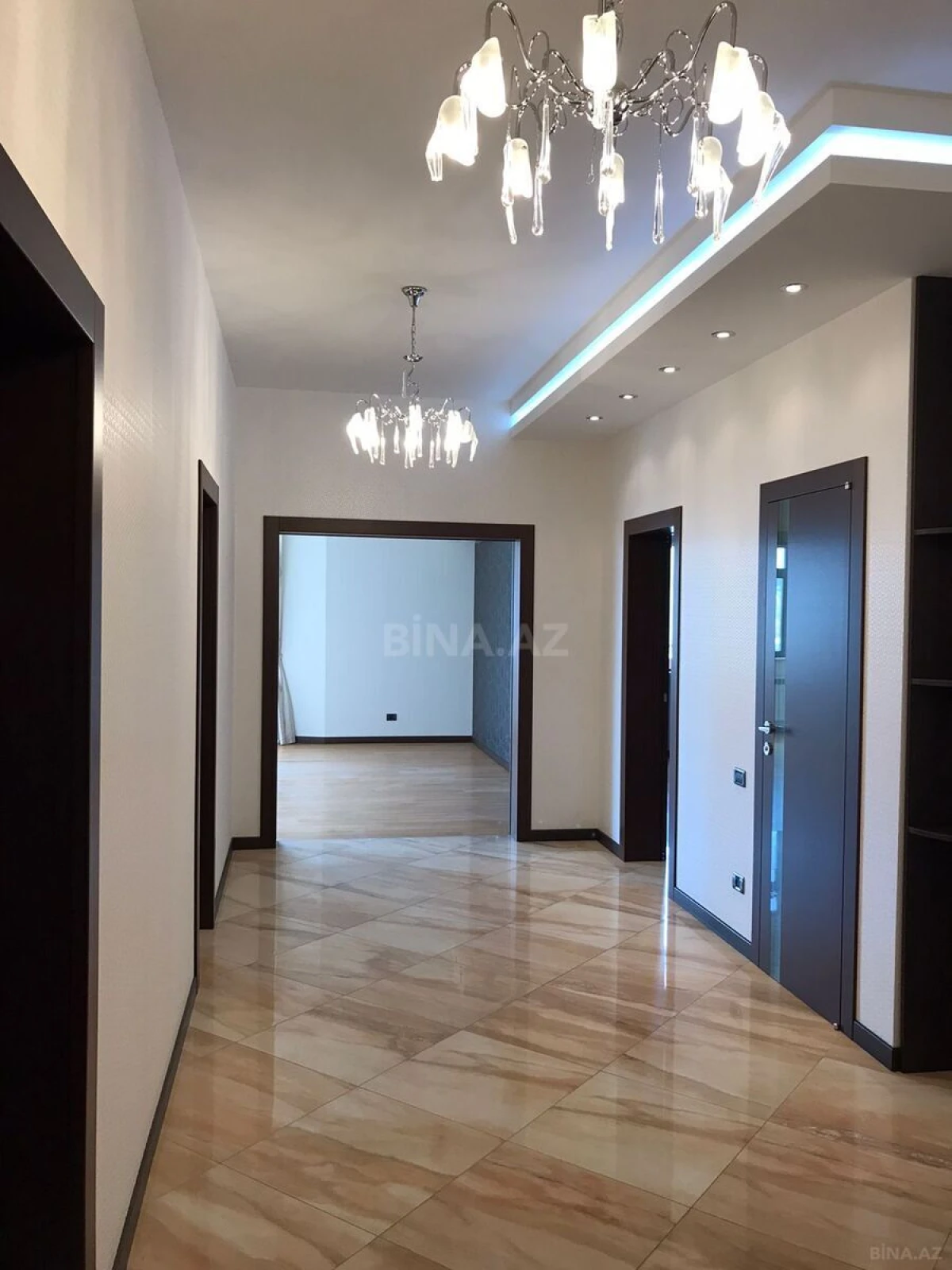 Satılır 3 otaqlı mənzil 127 m²