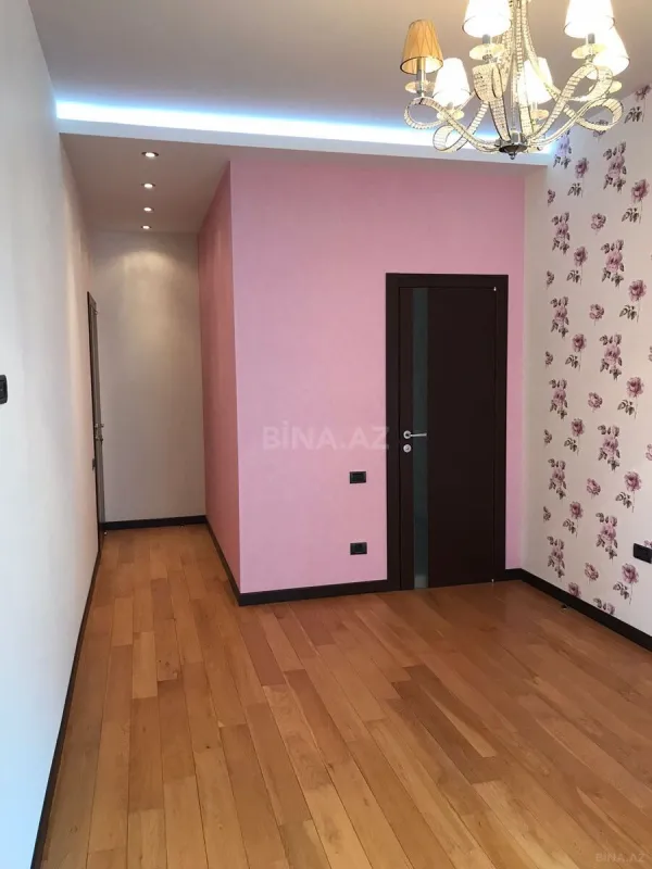 Satılır 3 otaqlı mənzil 127 m²