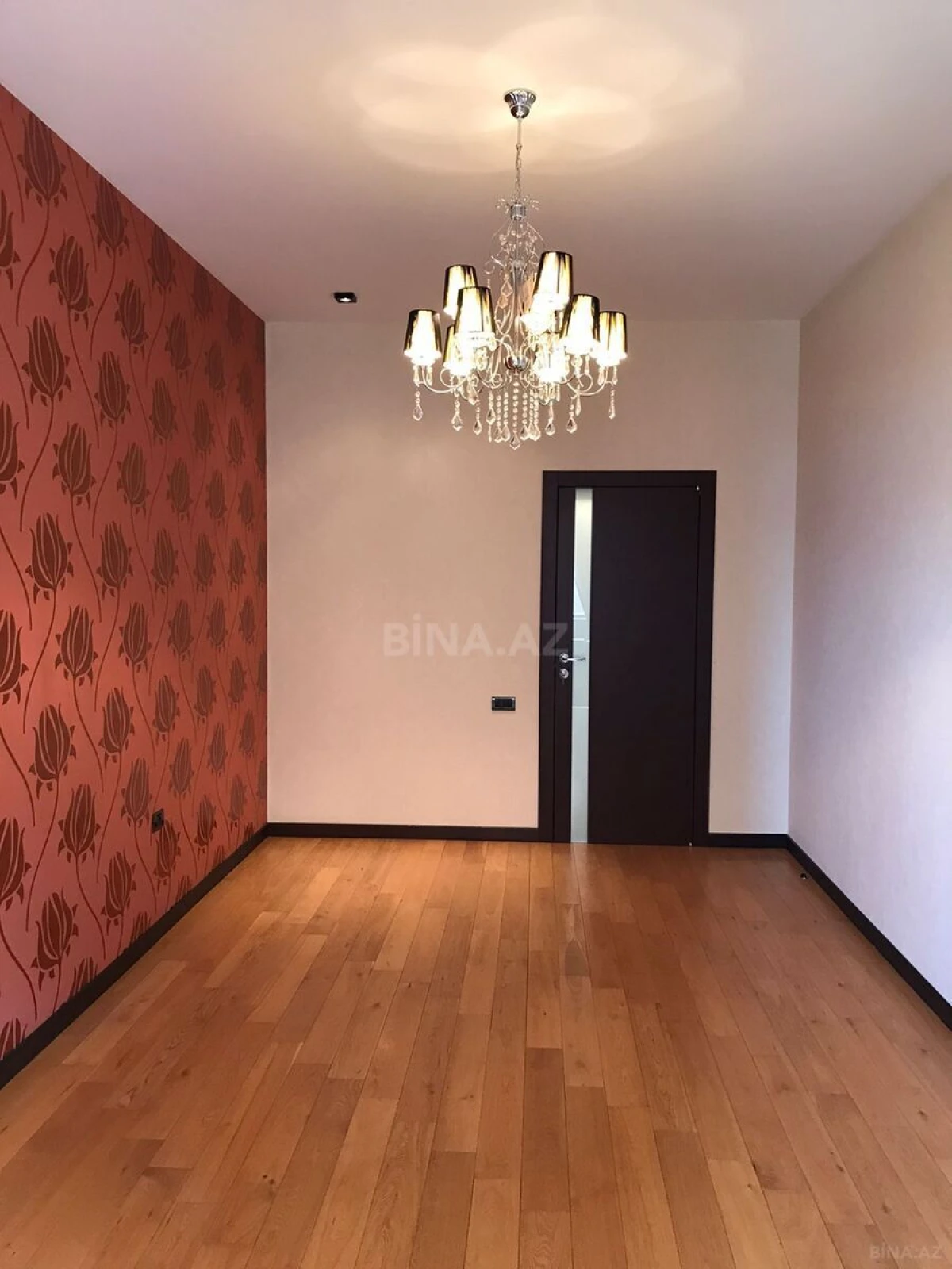 Satılır 3 otaqlı mənzil 127 m²