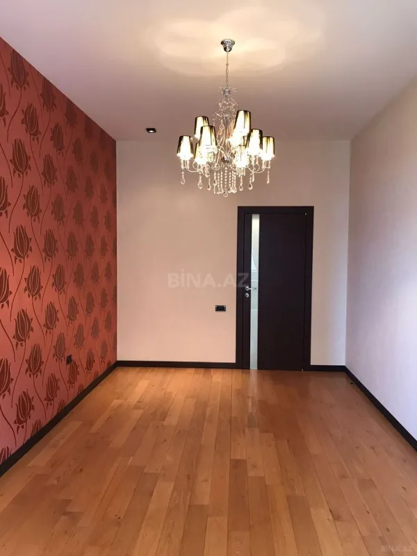 Satılır 3 otaqlı mənzil 127 m²