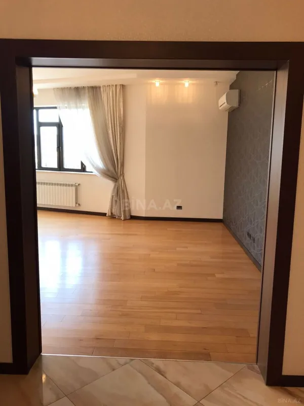 Satılır 3 otaqlı mənzil 127 m²