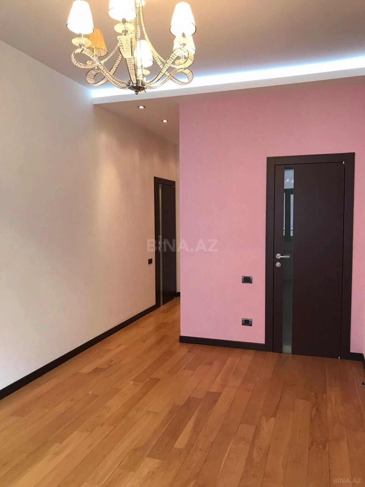 Satılır 3 otaqlı mənzil 127 m²