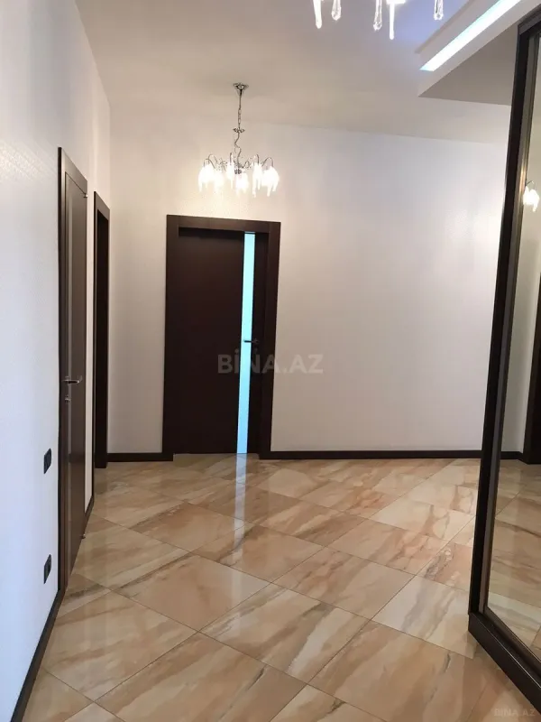 Satılır 3 otaqlı mənzil 127 m²