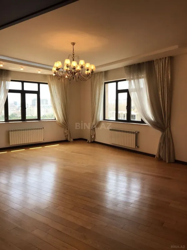 Satılır 3 otaqlı mənzil 127 m²