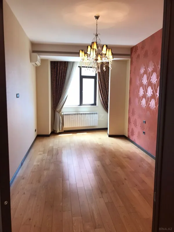 Satılır 3 otaqlı mənzil 127 m²