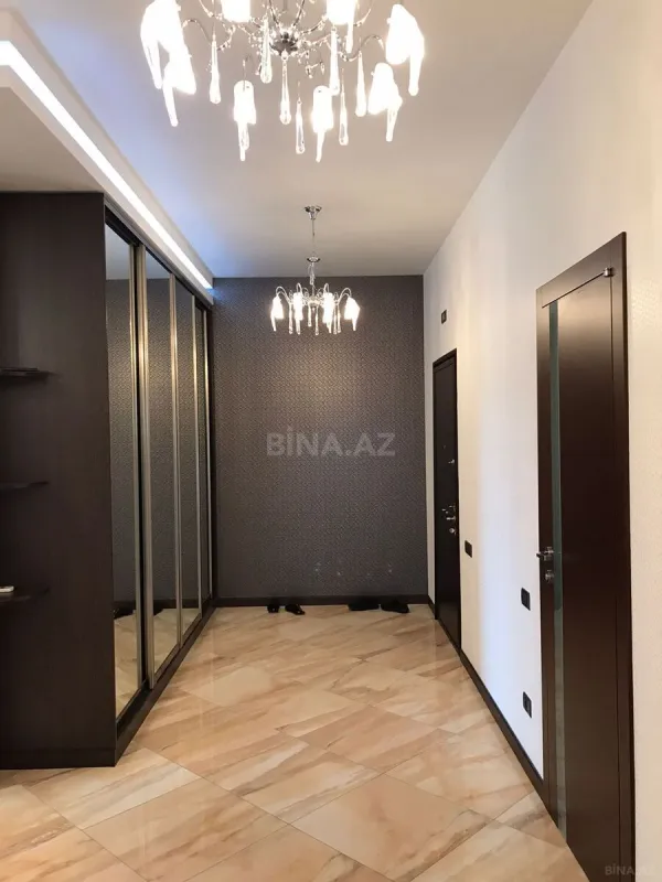 Satılır 3 otaqlı mənzil 127 m²