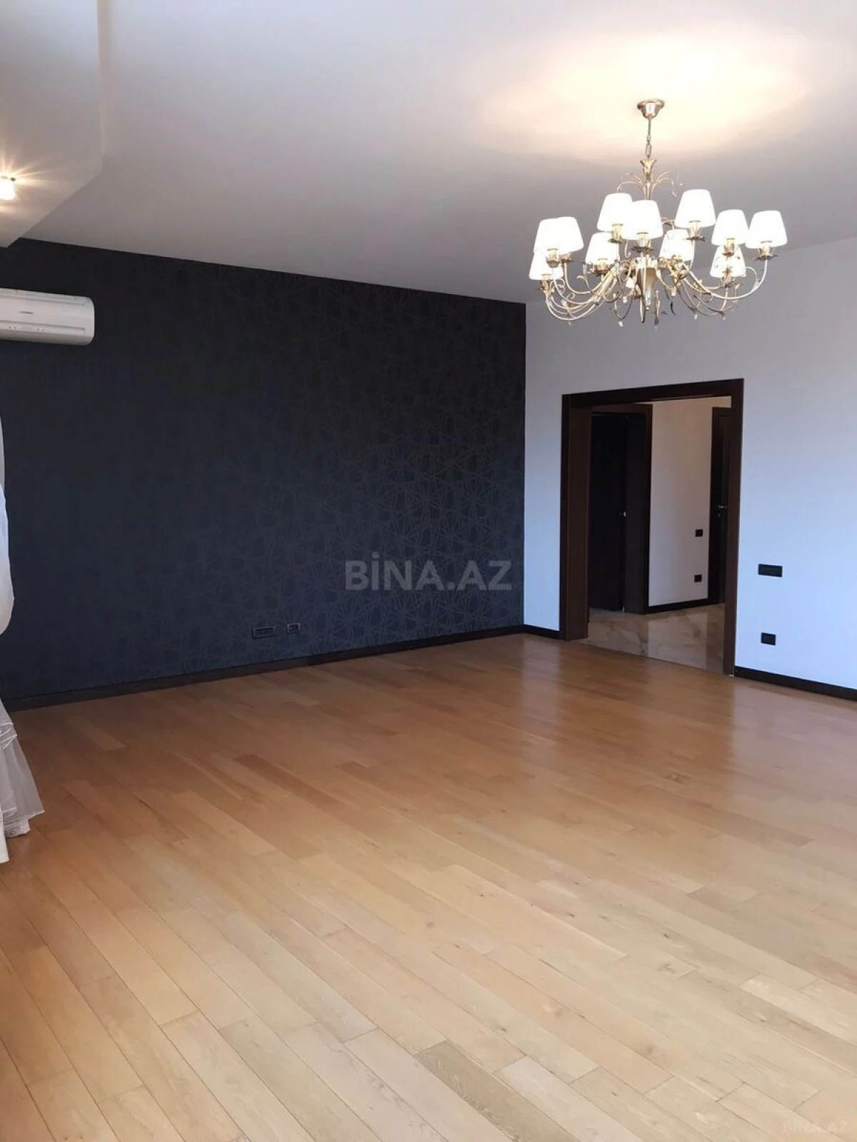 Satılır 3 otaqlı mənzil 127 m²