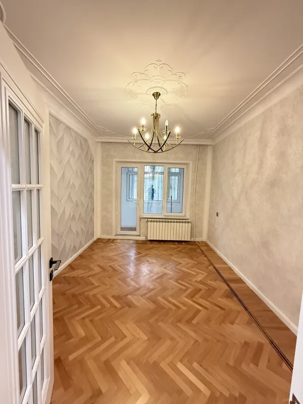 Satılır 4 otaqlı mənzil 100 m²