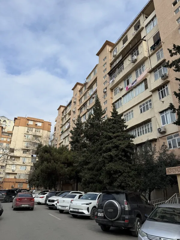 Satılır 4 otaqlı mənzil 100 m²