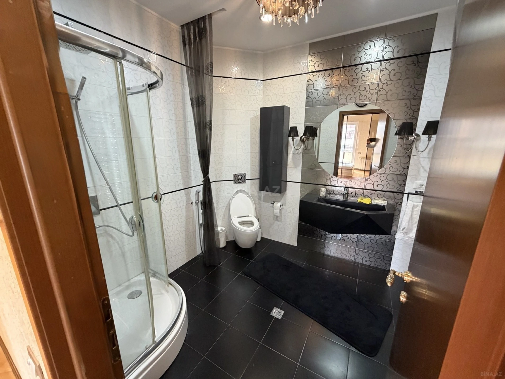 Satılır 5 otaqlı mənzil 390 m²