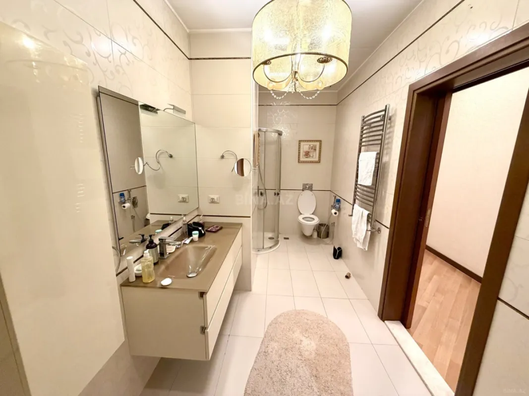 Satılır 5 otaqlı mənzil 390 m²