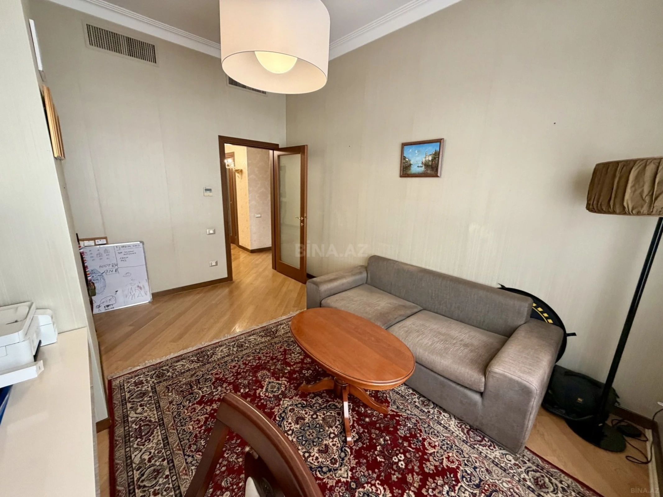 Satılır 5 otaqlı mənzil 390 m²