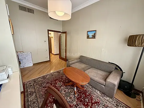 Satılır 5 otaqlı mənzil 390 m²