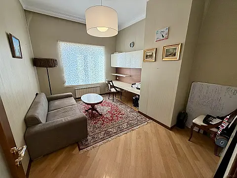 Satılır 5 otaqlı mənzil 390 m²