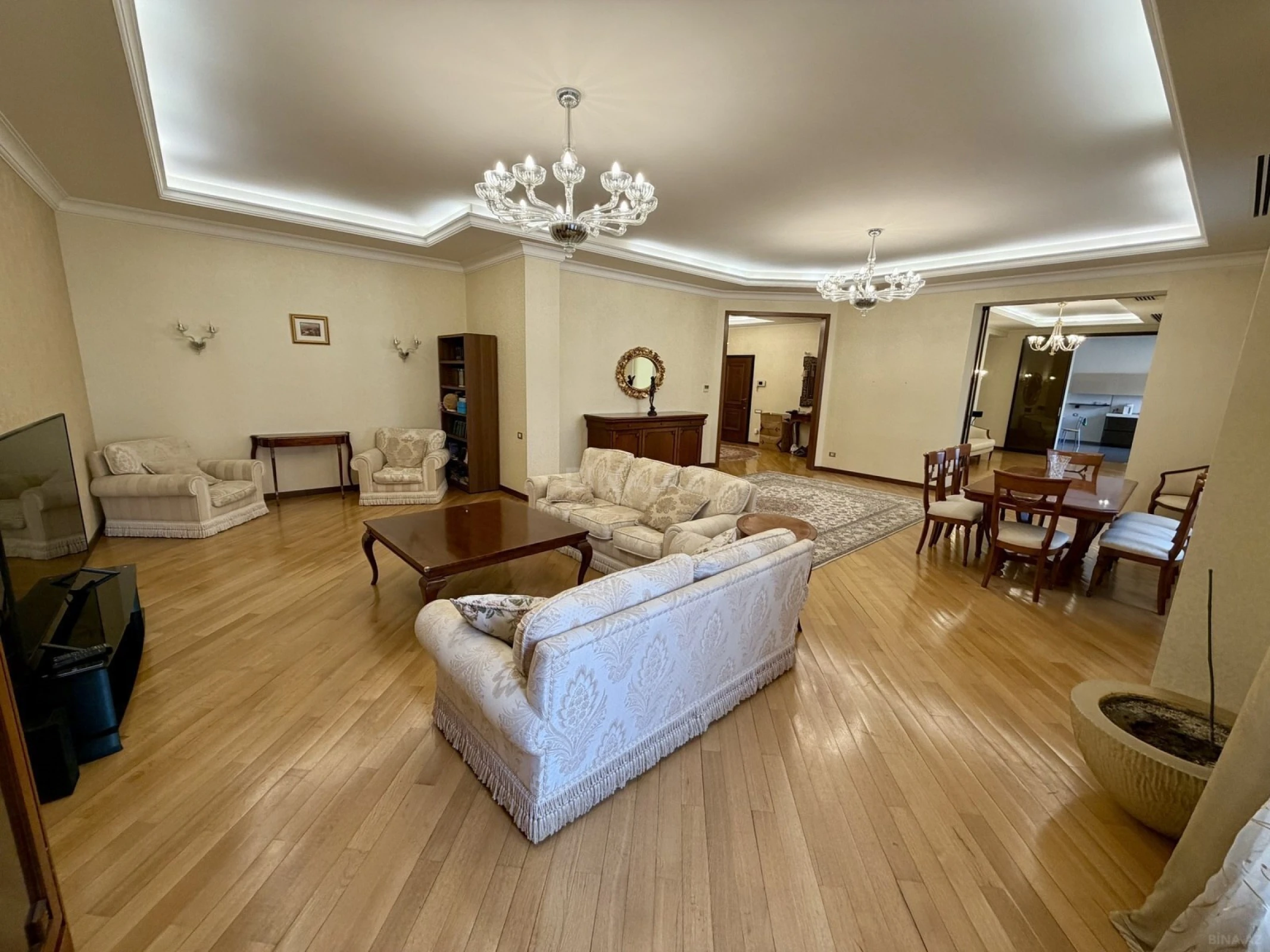 Satılır 5 otaqlı mənzil 390 m²