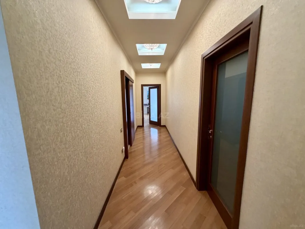 Satılır 5 otaqlı mənzil 390 m²