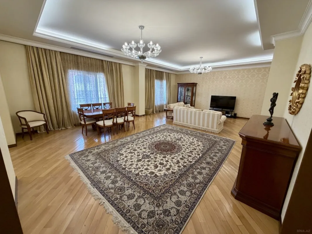 Satılır 5 otaqlı mənzil 390 m²