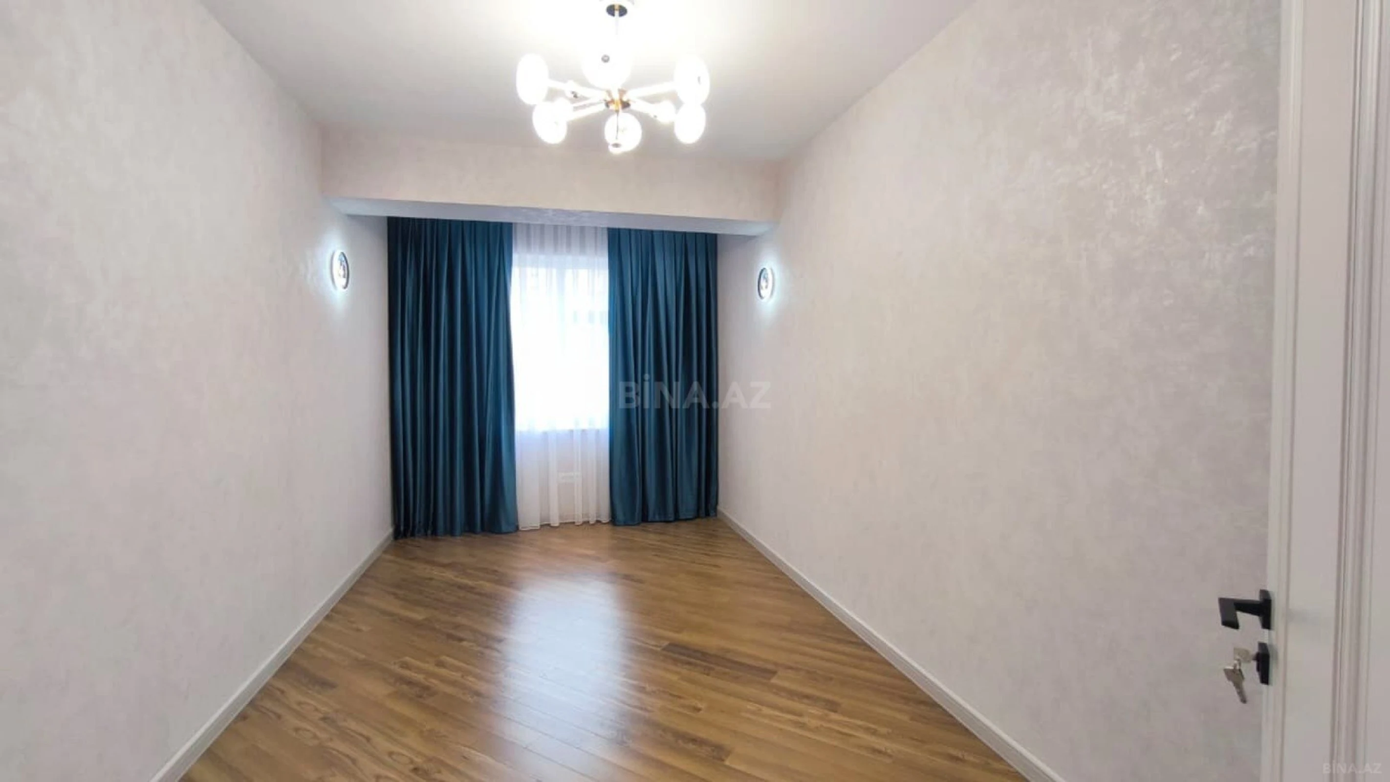Satılır 3 otaqlı mənzil 128 m²