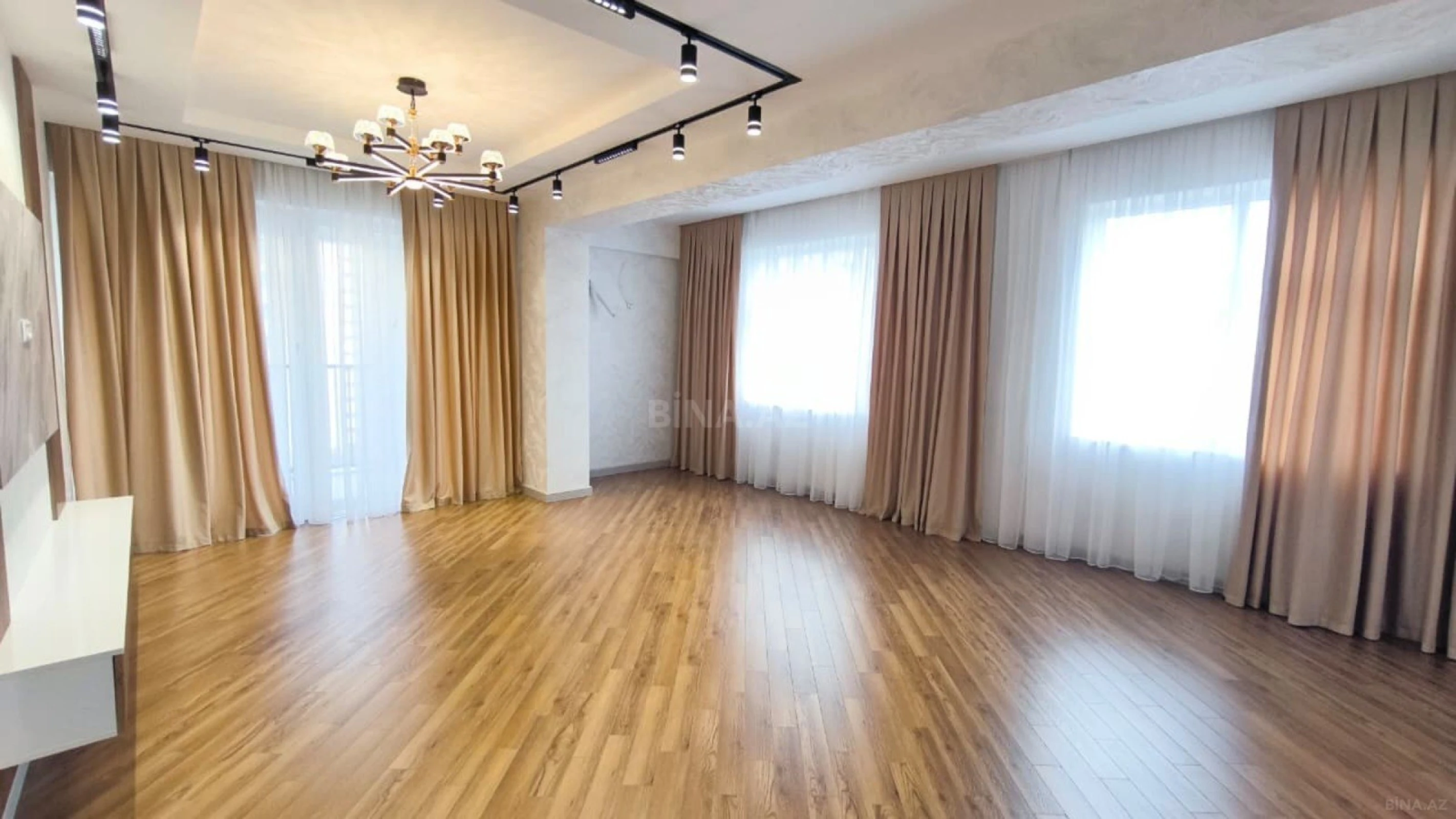 Satılır 3 otaqlı mənzil 128 m²