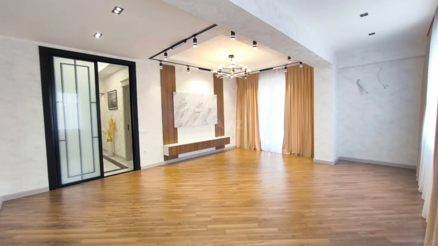 Satılır 3 otaqlı mənzil 128 m²