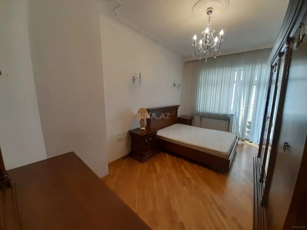 Kirayə verilir 3 otaqlı mənzil 135 m²