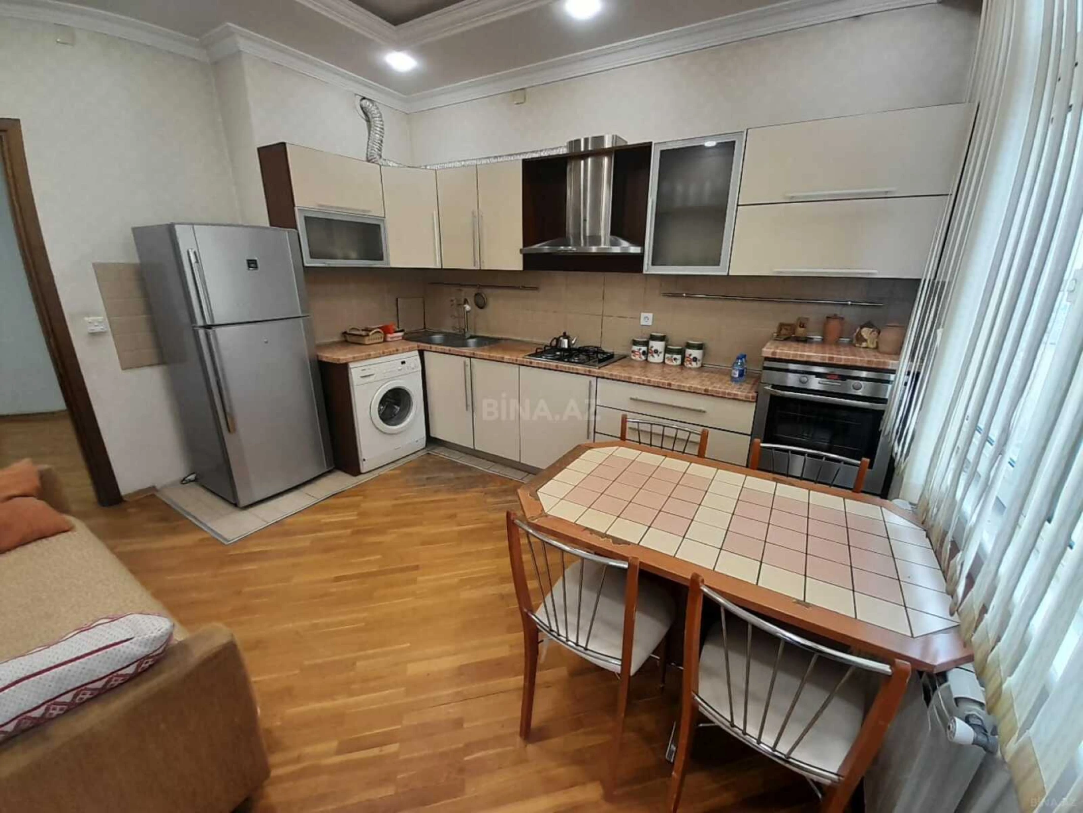 Kirayə verilir 3 otaqlı mənzil 135 m²