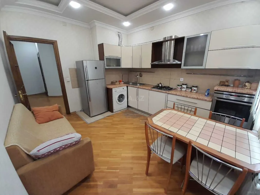 Kirayə verilir 3 otaqlı mənzil 135 m²
